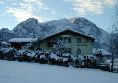 Rakouský penzion Alpenglühn v zimě